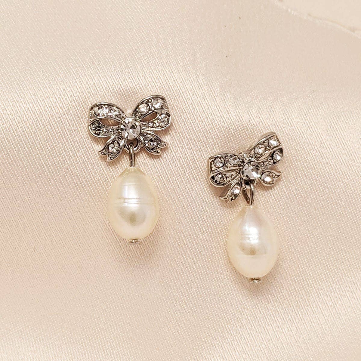 Freshwater pearl bow earrings