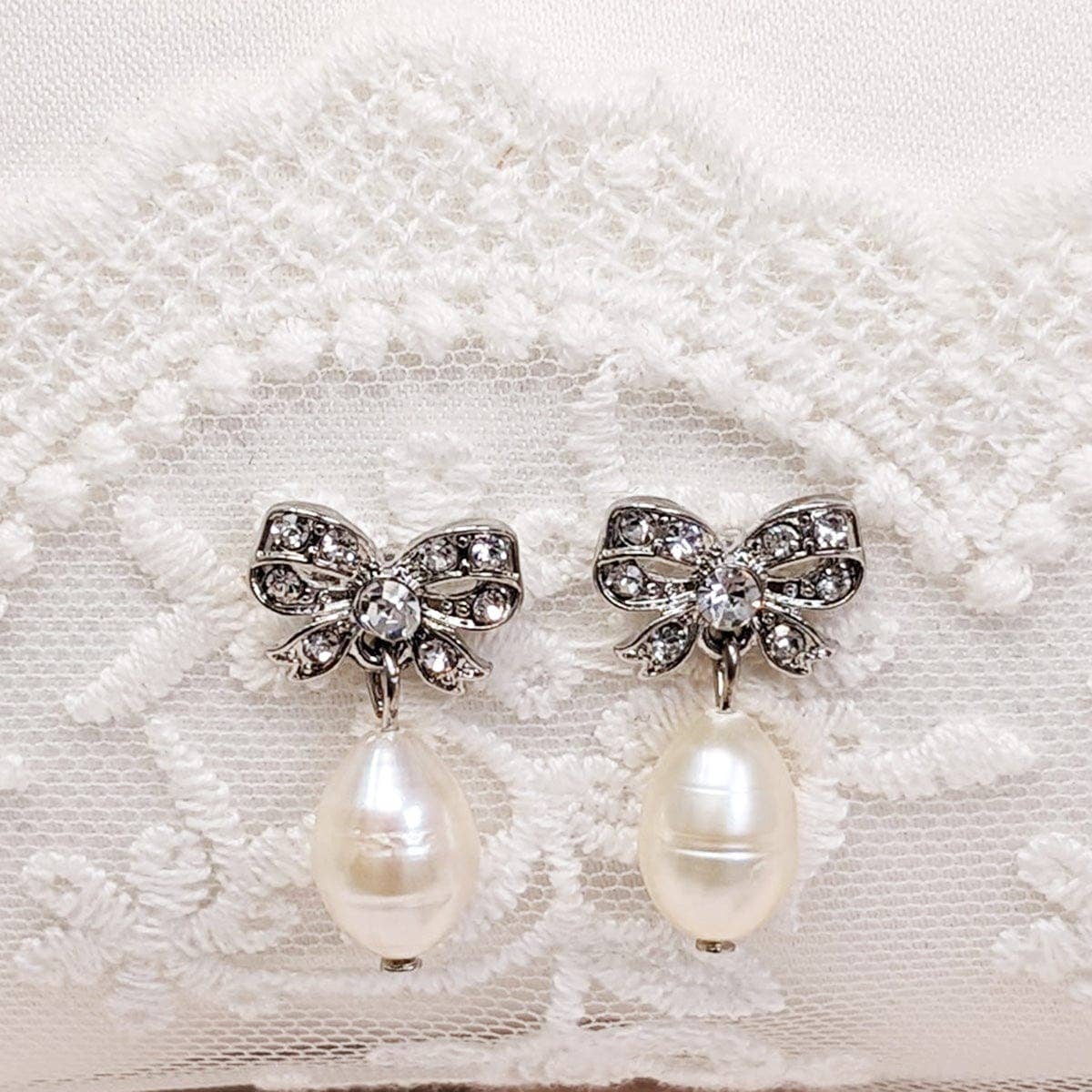 Freshwater pearl bow earrings
