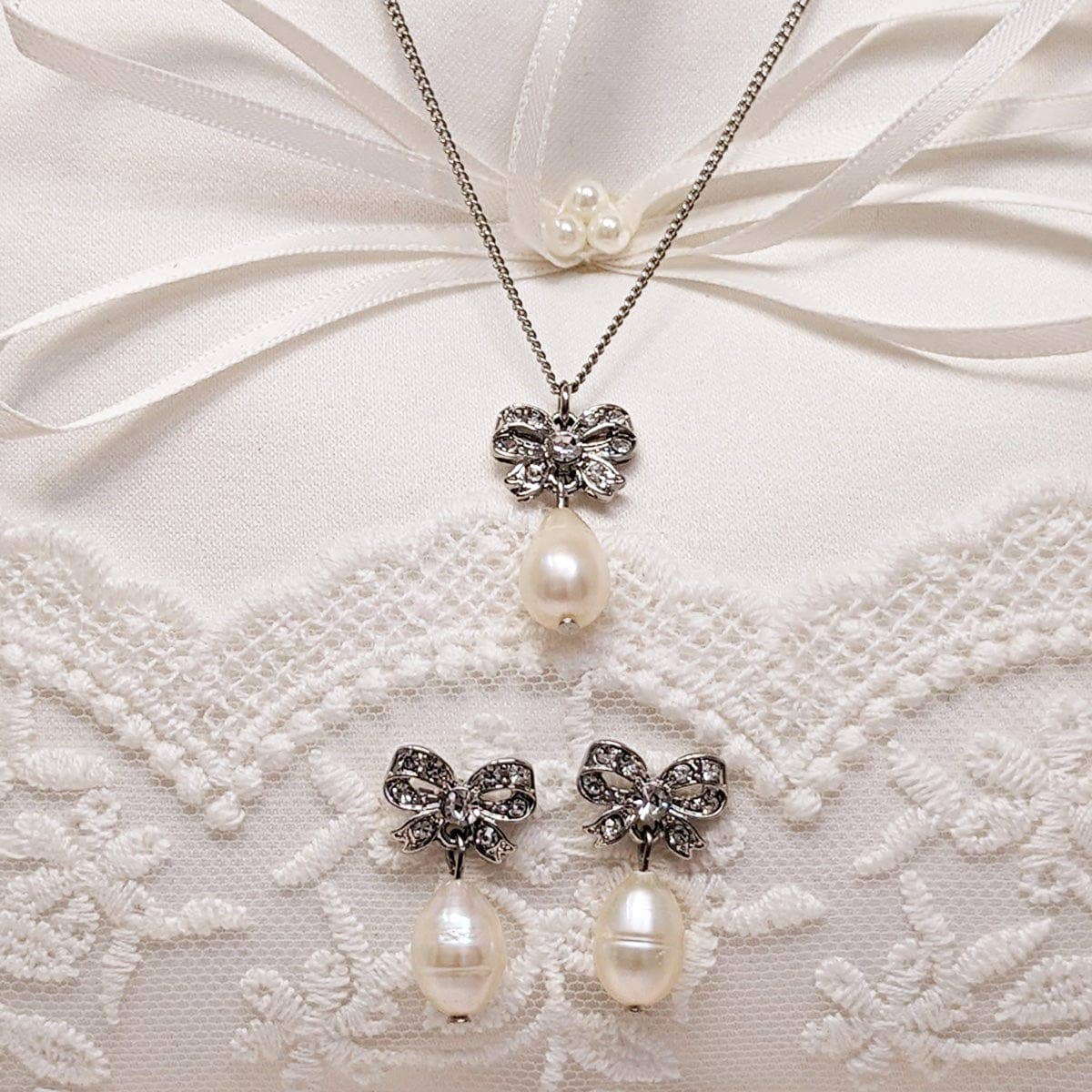 Freshwater pearl bow earrings